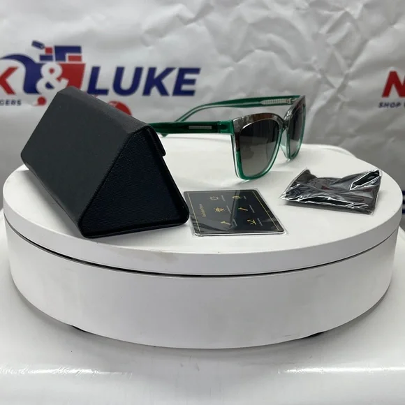 The Off Beat women’s sunglasses 🕶️ by Prive Revaux. Polarized protection. - Picture 5 of 6